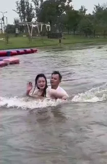 玩这水上项目，还不够别人揩油的呢