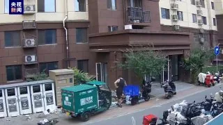 北京通州，集美犯懒不想下楼，直接把烂桃子从9楼窗口扔下 #高空坠物