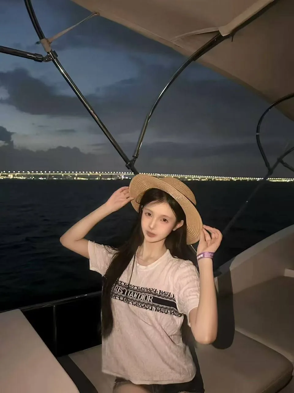 新型挖妹子话术吗 边当🐔边做中介吗 那真的是很有意思了 你说你要当🐔就好好当 你要当中介你也就当你的 结果你还挖妹子 朋友圈都还有你男人呢 不知道又是谁家的老婆 少爷你看到了会心碎流泪吗