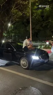 女友驾着爱车去偷欢，当场被抓，真是人生最旖旎的讽刺！