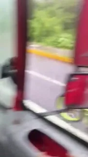 对我竖中指？